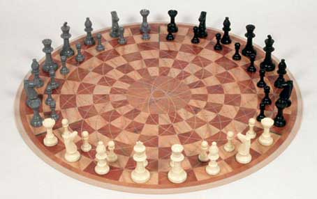 تصویر: شطرنج سه‌نفره و دوار!