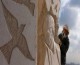 سومین سمپوزیوم مجسمه سازی تهران با حضور هنرمندان ایرانی و خارجی در محوطه برج میلاد در حال برگزاری است