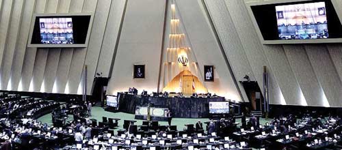 پارلمان غیر‌سیاسی قبل از تعطیلات
