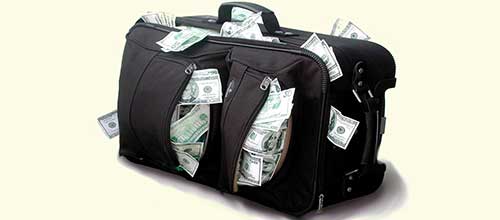 بی توجهی به چمدان‌های پر پول