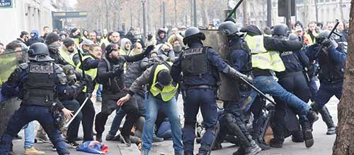 نبرد مردم و پلیس در شانزلیزه