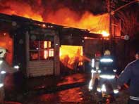 5 ساعت عمليات نفسگير براي مهار آتش در سوله‌ اوراقچيان 