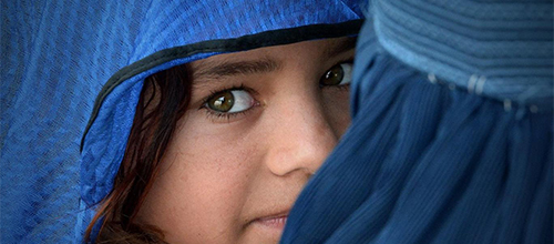 از جان باختن کودکان گرسنه افغانستانی تا تغذیه یمنی‌ها از برگ