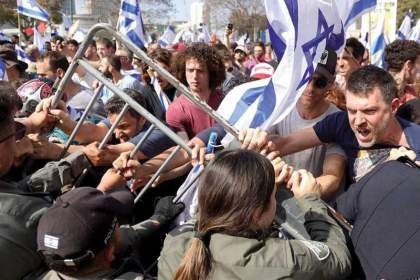 جنگ خیابانی پلیس اسرائیل با مخالفان نتانیاهو