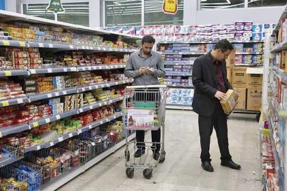 تورم مواد غذایی در ایران نصف شد